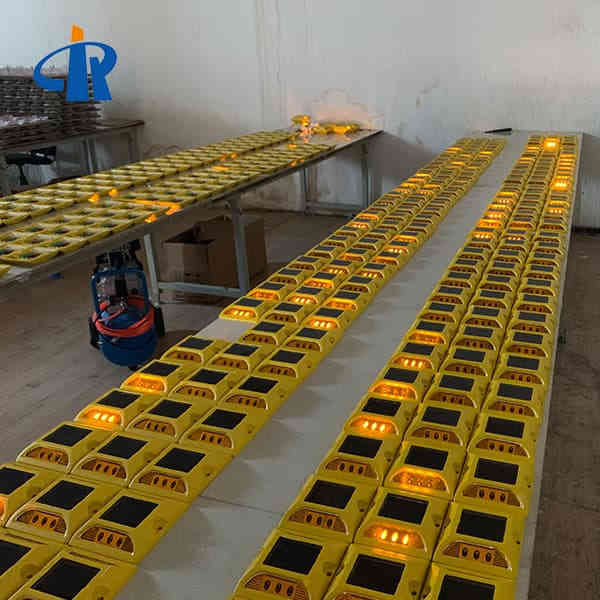 <h3>Synchronous Flashing Solar Road Markers With Shank</h3>
